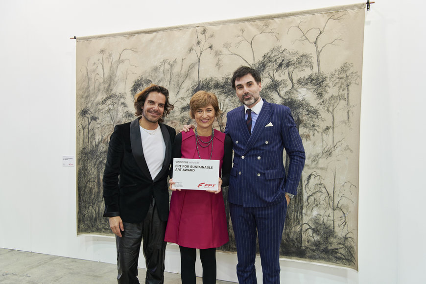 哥伦比亚艺术家 NOHEMÍ PÉREZ 赢得第三届 FPT 可持续艺术奖；这是一个由菲亚特动力科技 (FPT Industrial) 联合 ARTISSIMA 赞助的项目